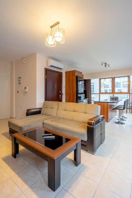 2 Bedroom Renovated Apartment With A View Афіни Екстер'єр фото