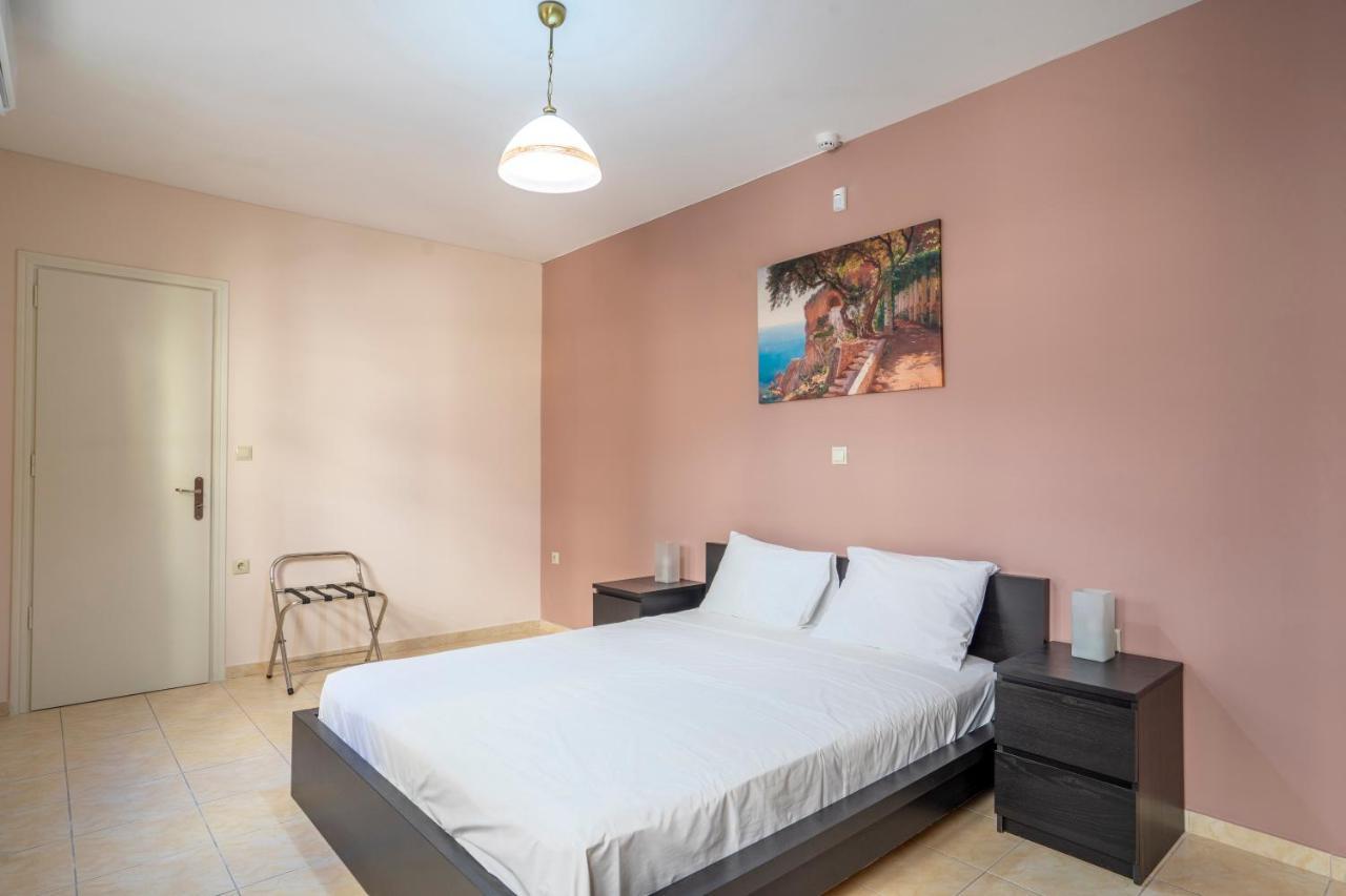 2 Bedroom Renovated Apartment With A View Афіни Екстер'єр фото