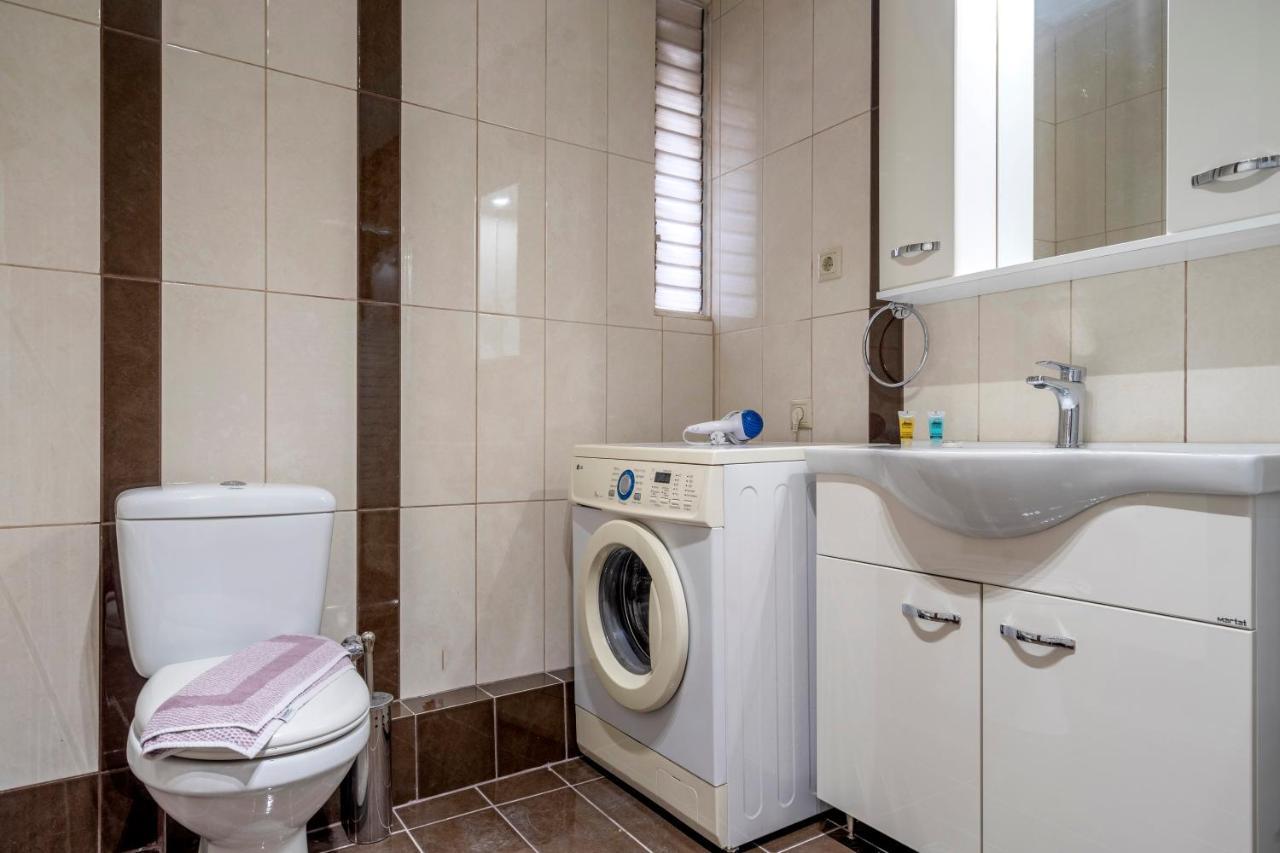 2 Bedroom Renovated Apartment With A View Афіни Екстер'єр фото